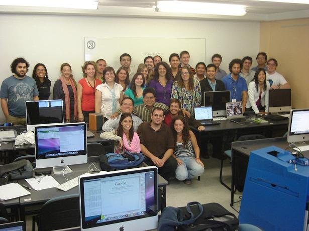 foto grupal en una clase de seo