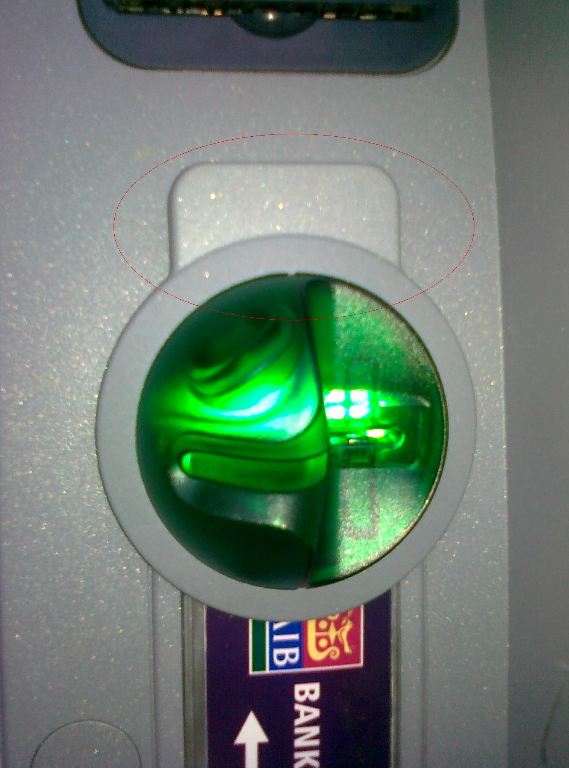 ranura verde falsa en cajero automatico