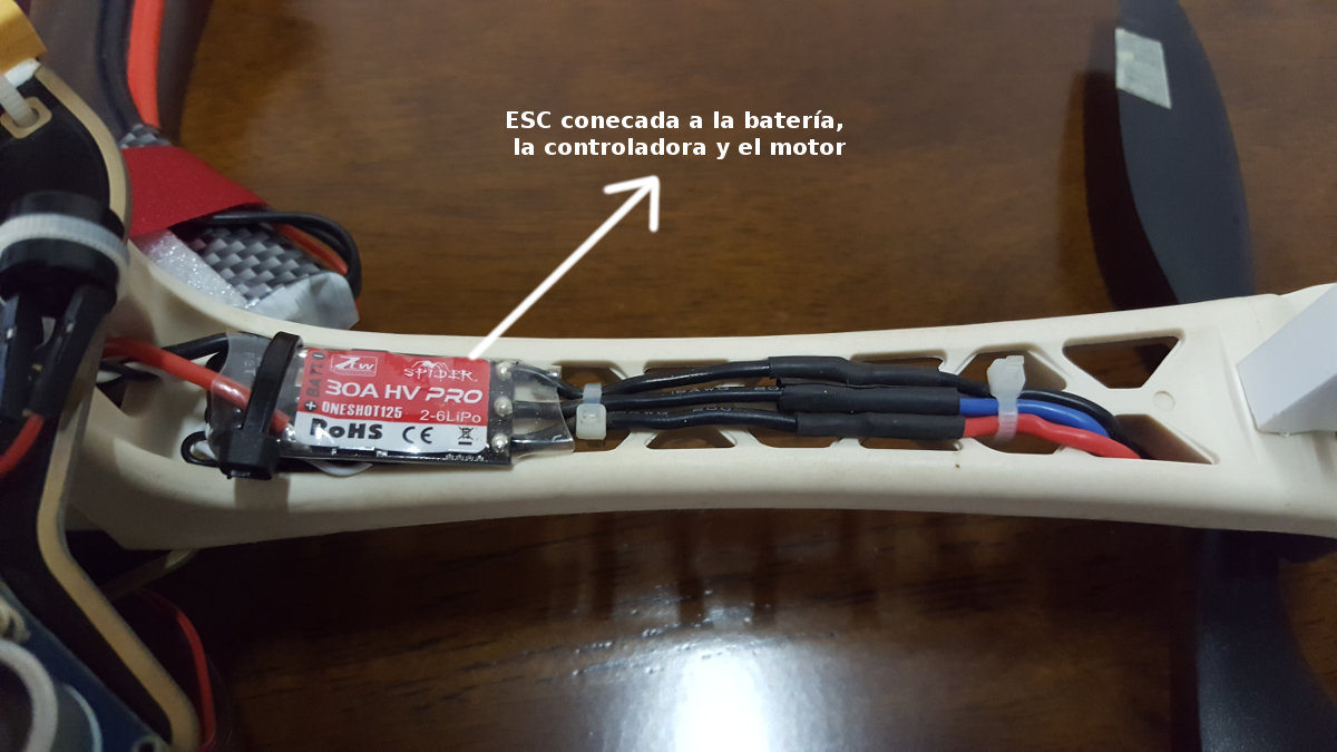 ESC regulador de velocidad conectado al motor del drone